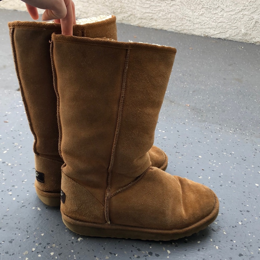 Chestnut ugg size 7